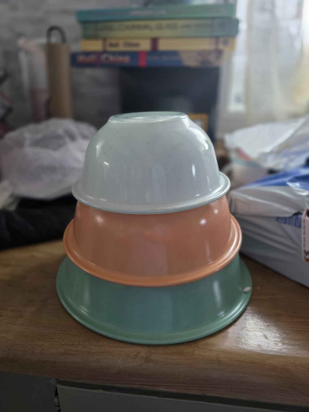 Set of 3 Vintage Pyrex Mixing Bowls in Mint, Peach, and Pale Blue